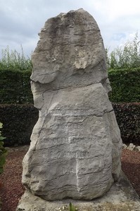 GR 575-576 : Lincé, monument Hazotte