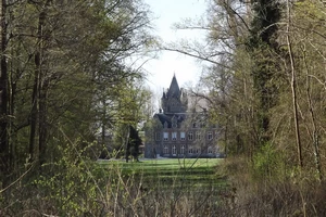 GR 121 : château de Louvignies