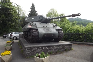 GR 14 : La Roche-en-Ardenne, char britannique