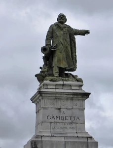 GR 65 : Cahors, statue Leon Gambetta