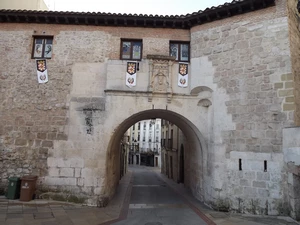 Camino Francés : Burgos, arco de San Gil