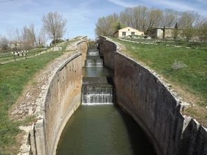 Camino Francés : canal de Castille, écluses de Frómista