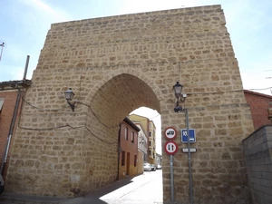 Camino Francés : Mansilla de las Mulas, puerta Santa María