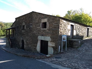 Triacastela, Casa da Ponte