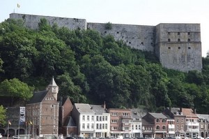 GR 575-576 : fort de Huy (extérieur)