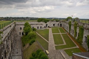 GR 575-576 : fort de Huy (intérieur)