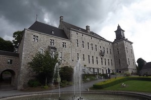 GR 575-576 : château de Harzé
