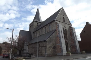 GR 121 : église de Chaussée-Notre-Dame-Louvignies