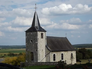 GR 126 : Neuville, église Notre-Dame