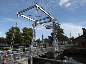 GR 129 : pont-levis sur le canal Ath - Blaton