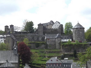 GR 15 : château de Monschau