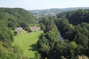 GR 571 : vue sur la vallée de l'Amblève depuis les ruines du château d'Amblève