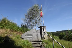 GR 571 entre Spineux et Grand-Halleux, monument en souvenir du combat de Rochelinval en 1940