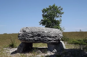 GR 65 entre Gréalou et Cajarc, dolmen de Pech Laglaire