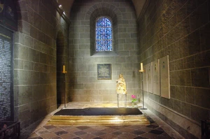 GR 65 : Le Puy-en-Velay, cathédrale (pierre des Fièvres)