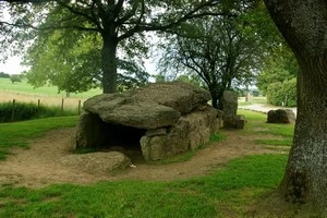 GR 57 : Wéris, dolmen nord